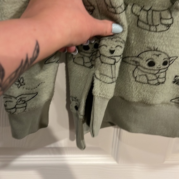 3/$15 Star Wars baby yoda fleece drawstring hoodie sage green - Picture 4 of 10